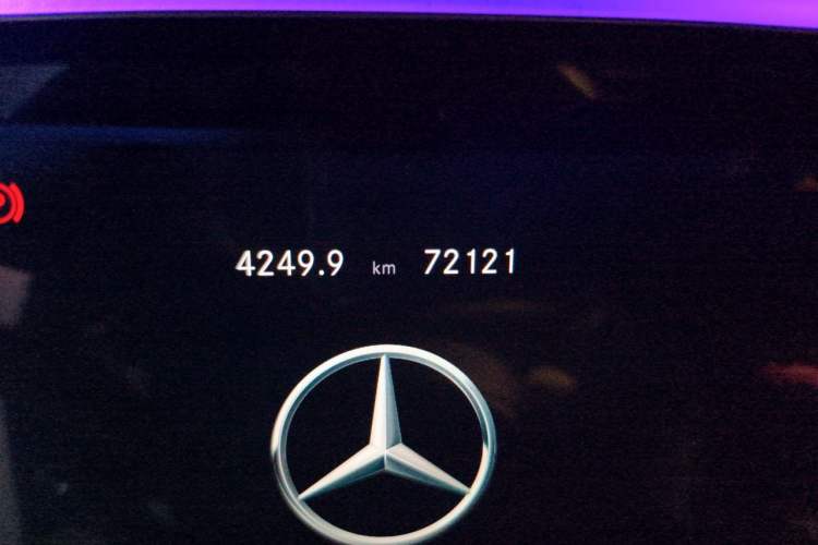 Used Mercedes-Benz E-Class 2018 E 200 L Sport Edition Odometer Close Up