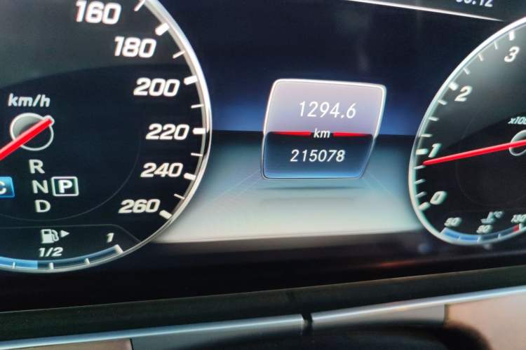 Used Mercedes-Benz E-Class 2018 Facelift E 300 L Luxury Edition Odometer Close Up