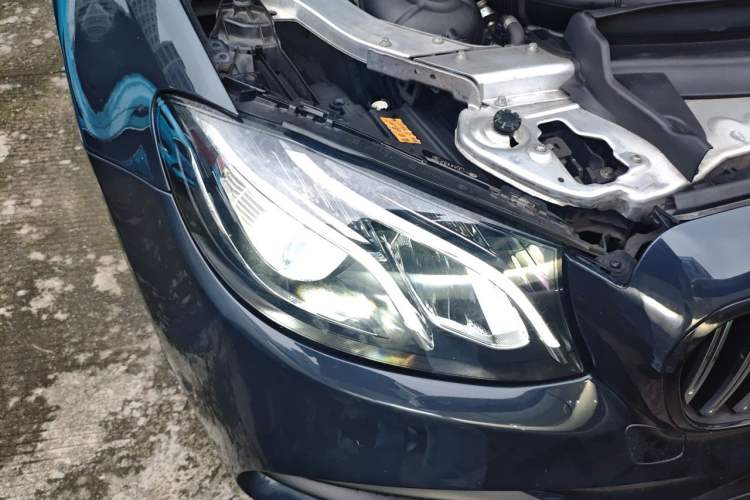 Used Mercedes-Benz E-Class 2018 Restyled E 300 L Sport Luxury Edition Right Front Headlight