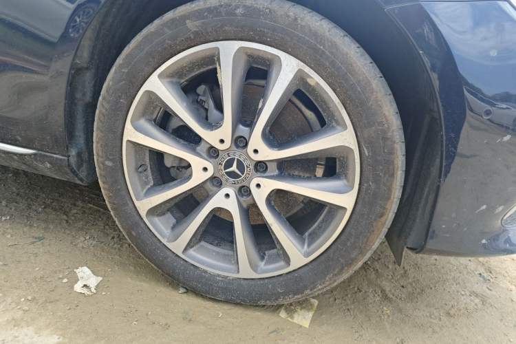 Used Mercedes-Benz E-Class 2018 Facelift E 200 L Right Front Wheel Hub