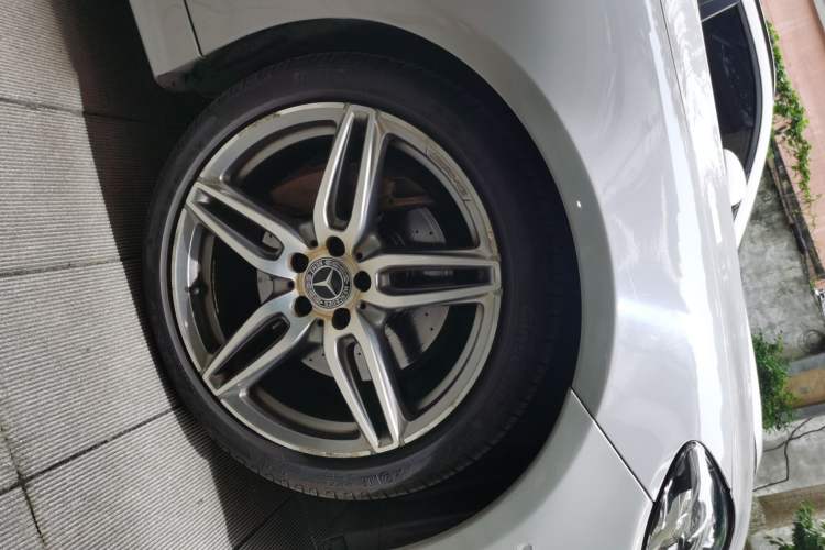 Used Mercedes-Benz E-Class 2018 E 200 Coupe Right Front Wheel Hub