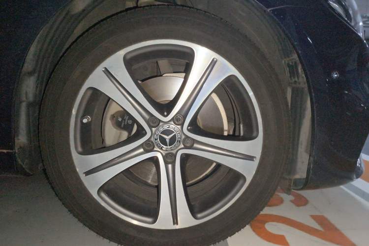 Used Mercedes-Benz E-Class 2018 E 200 L Sport Edition Right Front Wheel Hub
