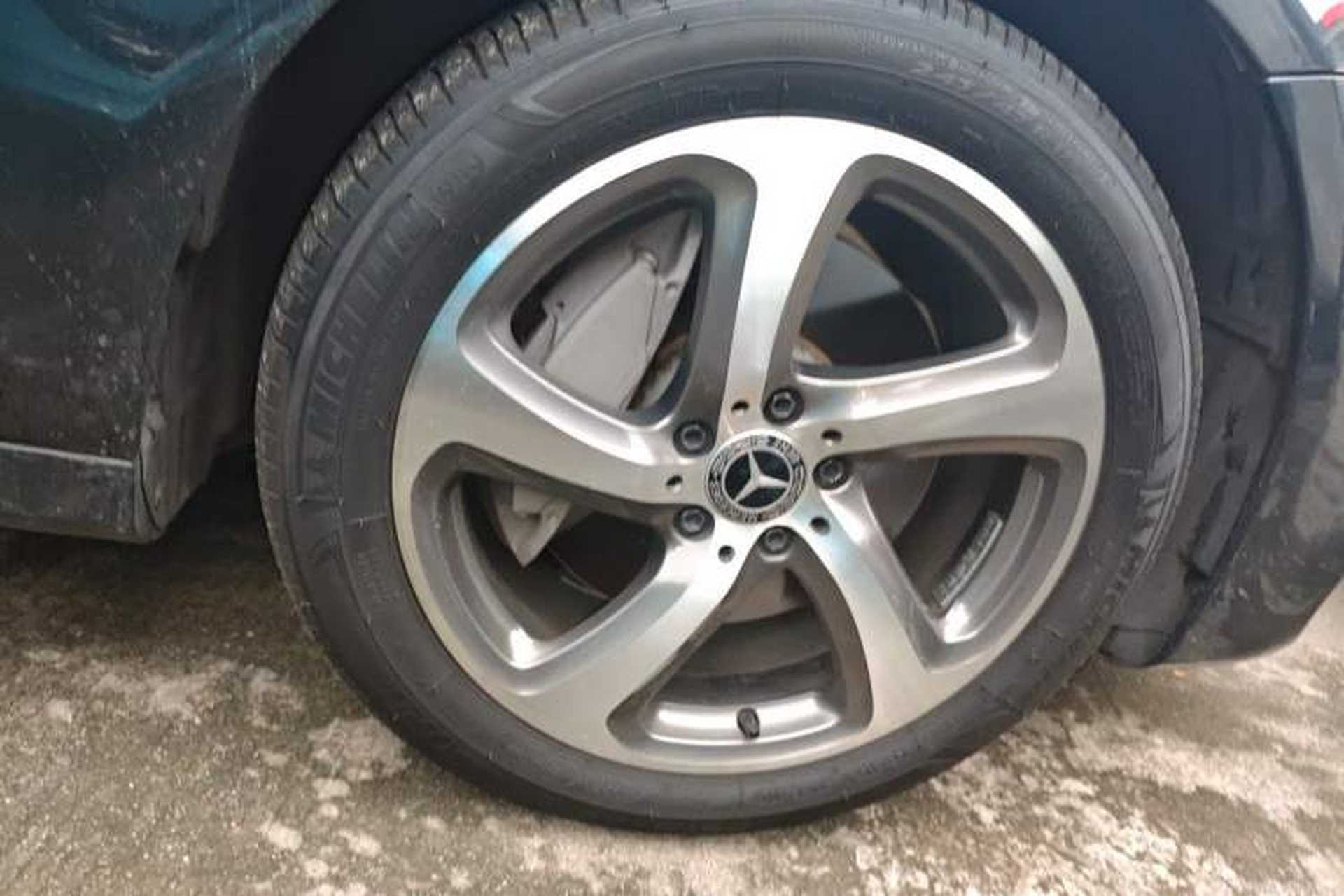 Used Mercedes-Benz E-Class 2018 Restyled E 300 L Sport Luxury Edition Right Front Wheel Hub