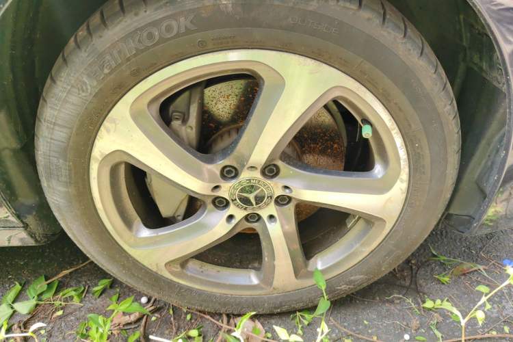 Used Mercedes-Benz E-Class 2018 E 300 L Sporty and Stylish Model Right Front Wheel Hub