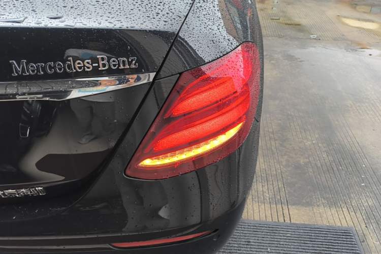 Used Mercedes-Benz E-Class 2018 Facelifted E 300 L Stylish Version Right Rear Taillight