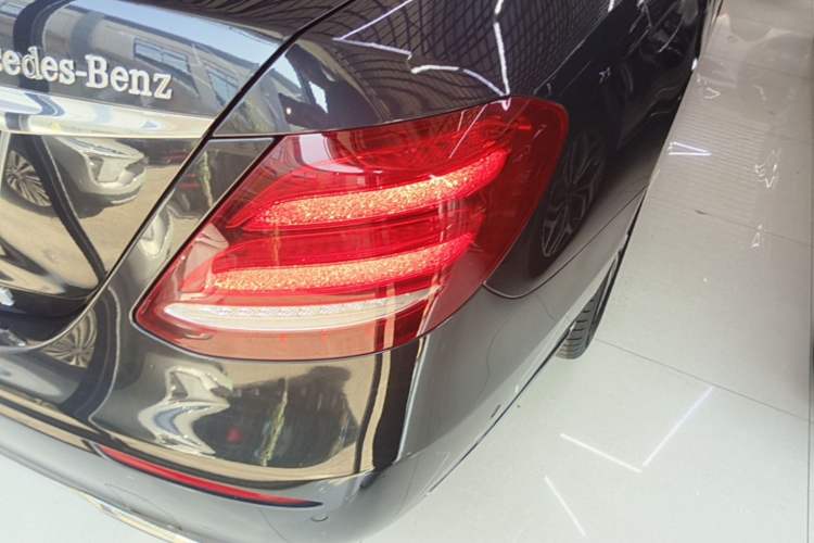 Used Mercedes-Benz E-Class 2018 Facelifted E 300 L Stylish Version Right Rear Taillight