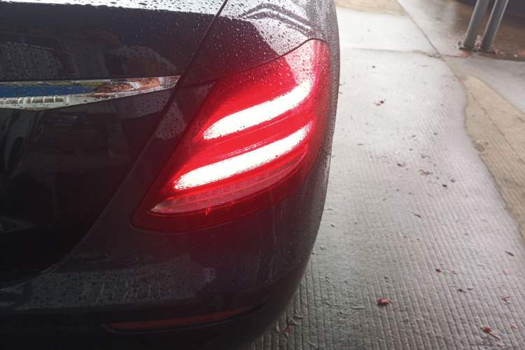 Used Mercedes-Benz E-Class 2018 E 200 L Right Rear Taillight