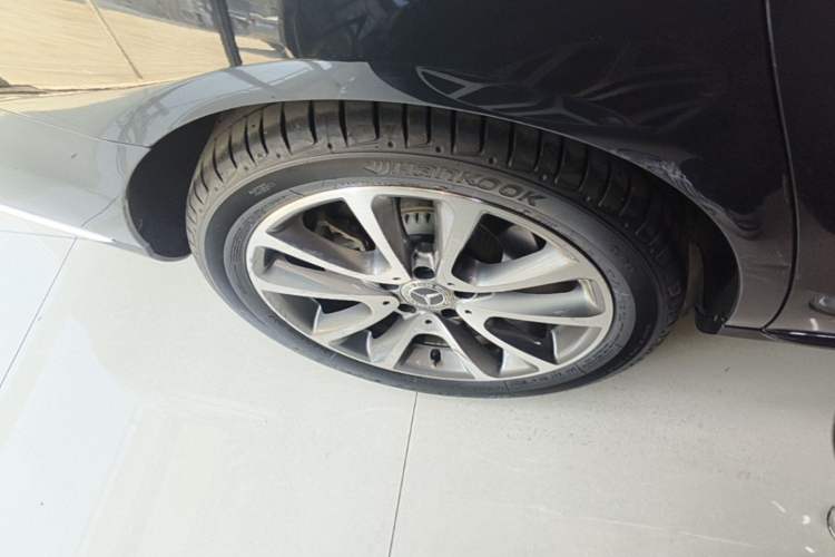 Used Mercedes-Benz E-Class 2018 Facelifted E 300 L Stylish Version Right Rear Wheel Hub