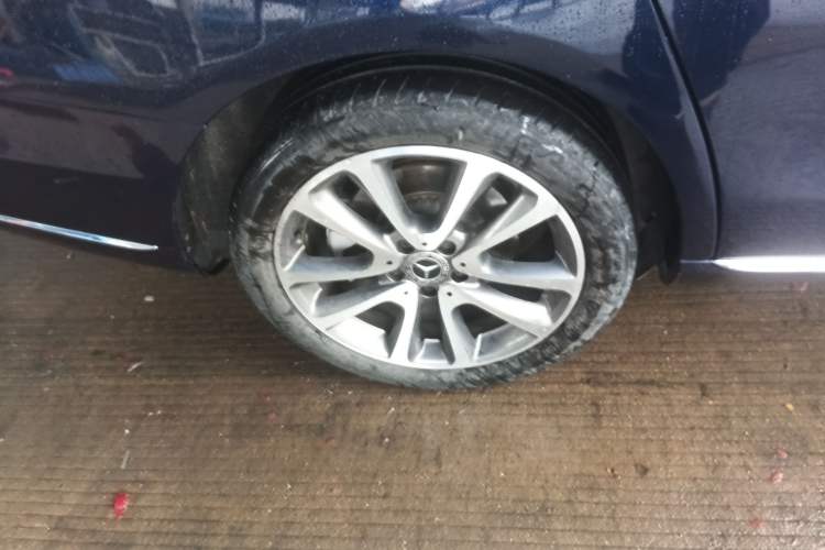 Used Mercedes-Benz E-Class 2018 E 200 L Right Rear Wheel Hub