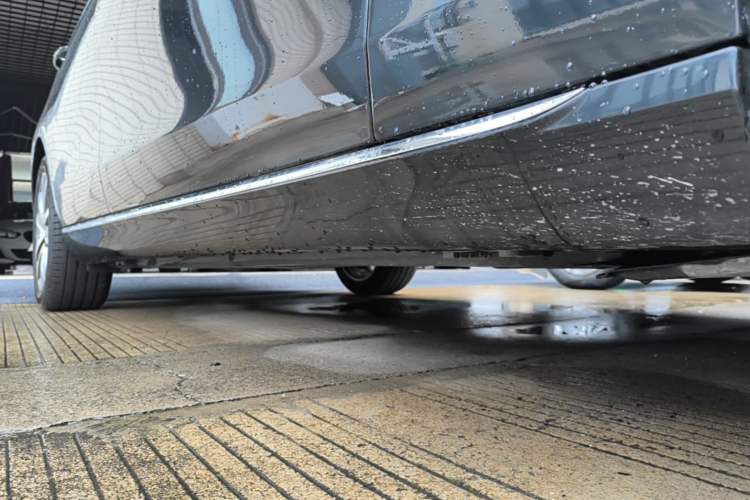 Used Mercedes-Benz E-Class 2018 Facelifted E 300 L Stylish Version Right Side Sill