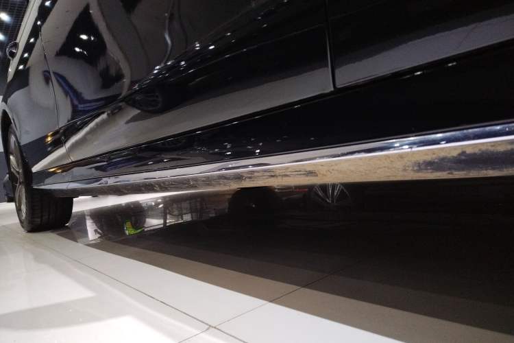 Used Mercedes-Benz E-Class 2018 Facelift E 200 L Sport Edition Right Side Sill