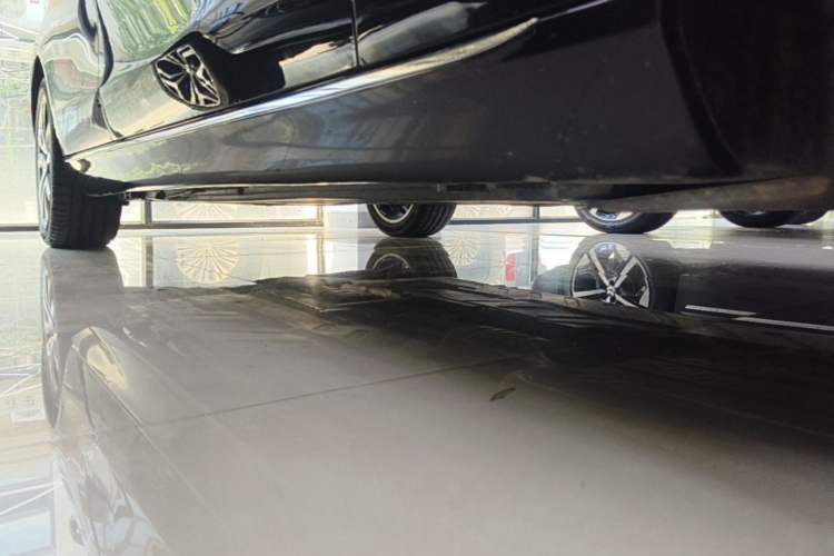 Used Mercedes-Benz E-Class 2018 Facelifted E 300 L Stylish Version Right Side Sill