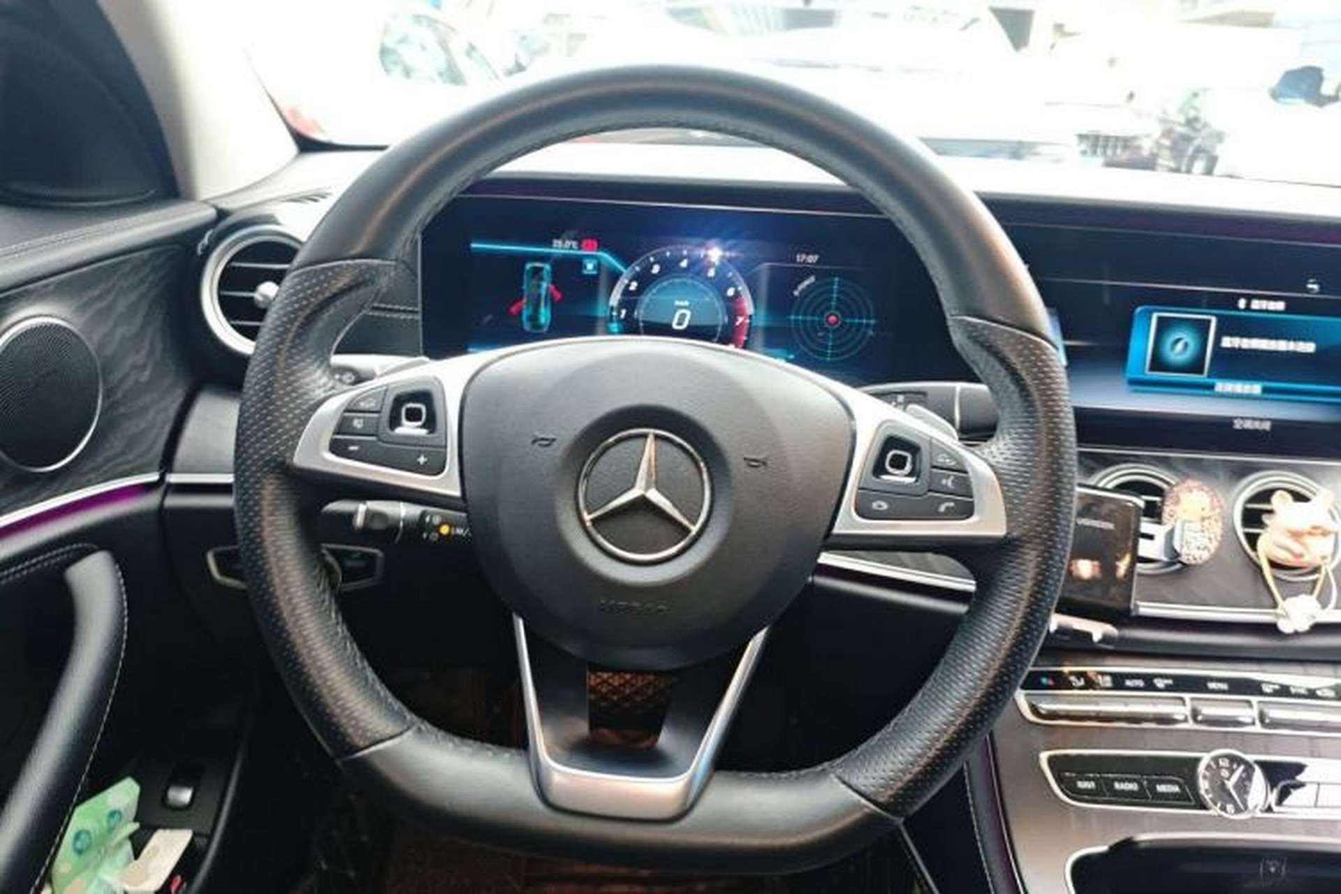 Used Mercedes-Benz E-Class 2018 Restyled E 300 L Sport Luxury Edition Steering Wheel