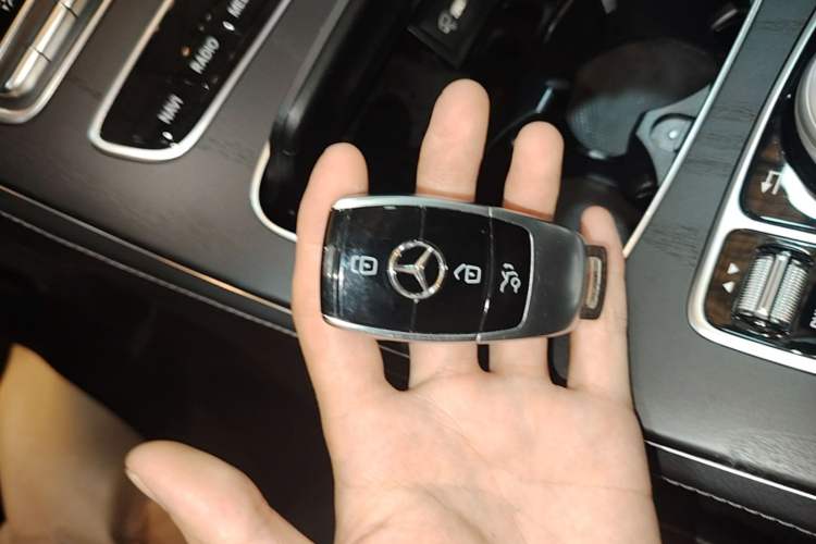Used Mercedes-Benz E-Class 2018 Restyled E 300 L Sporty and Stylish Edition Vehicle Key