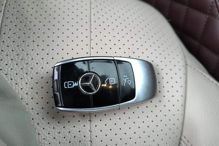 Used Mercedes-Benz E-Class 2018 Facelifted E 300 L Stylish Version Vehicle Key