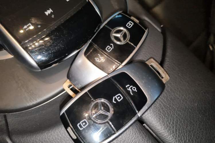 Used Mercedes-Benz E-Class 2018 Restyled E 300 L Sporty and Stylish Edition Vehicle Key