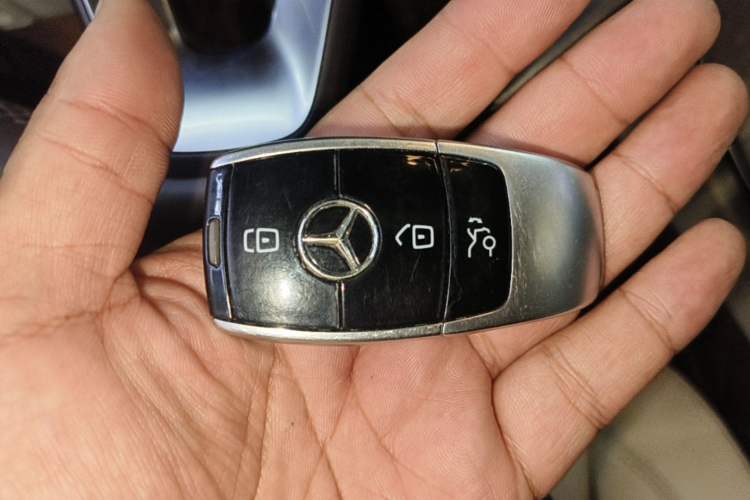 Used Mercedes-Benz E-Class 2018 Facelifted E 300 L Stylish Version Vehicle Key