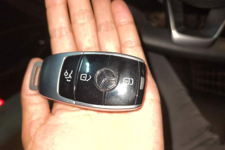 Used Mercedes-Benz E-Class 2018 Restyled E 300 L Sporty and Stylish Edition Vehicle Key