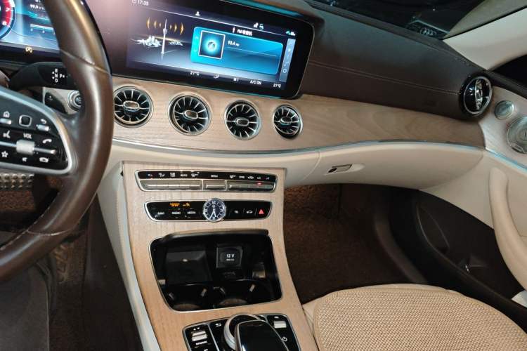 Used Mercedes-Benz E-Class 2018 E 200 Convertible Coupe Audio And AC Panel