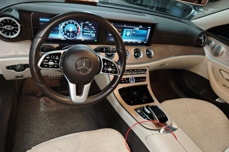 Used Mercedes-Benz E-Class 2018 E 200 Convertible Coupe Center Console
