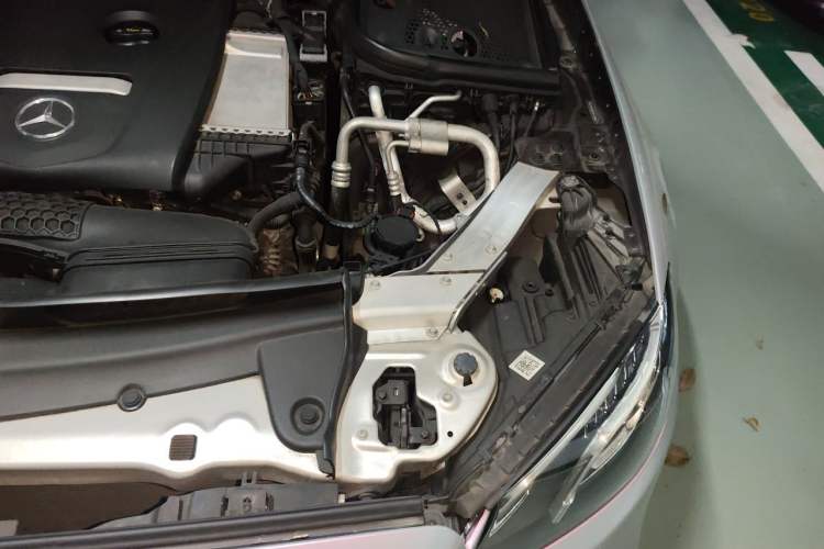 Used Mercedes-Benz E-Class 2018 E 200 Coupe Engine Bay Left