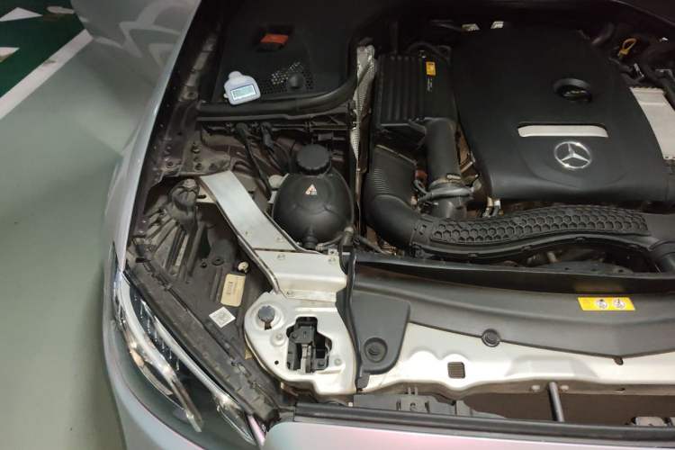 Used Mercedes-Benz E-Class 2018 E 200 Coupe Engine Bay Right