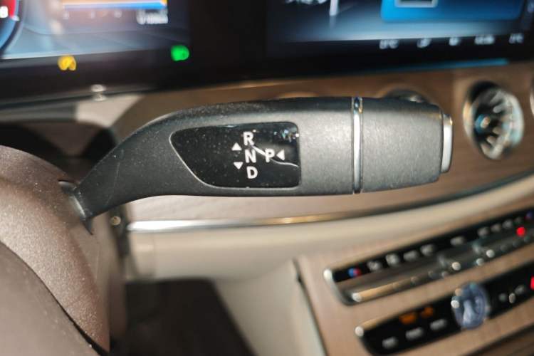 Used Mercedes-Benz E-Class 2018 E 200 Convertible Coupe Gear Lever