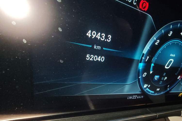 Used Mercedes-Benz E-Class 2018 E 200 Convertible Coupe Odometer Close Up