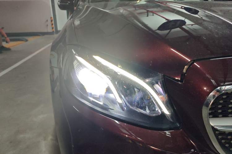 Used Mercedes-Benz E-Class 2018 E 200 Convertible Coupe Right Front Headlight