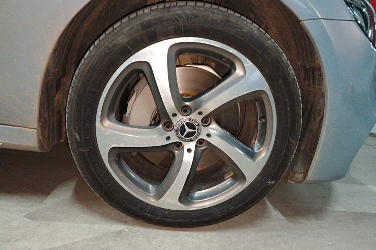 Used Mercedes-Benz E-Class 2018 Restyled E 300 L Sporty and Stylish Edition Right Front Wheel Hub