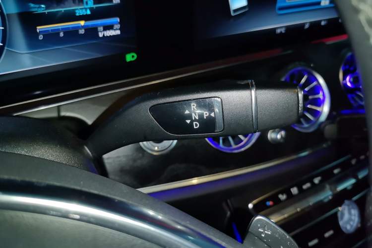 Used Mercedes-Benz E-Class 2018 E 300 L Sport Luxury Edition Gear Lever