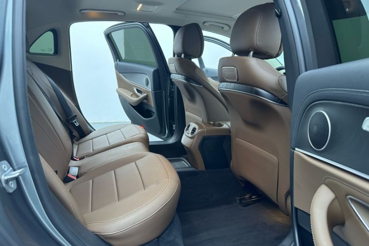 Used Mercedes-Benz E-Class 2018 Facelift E 200 L Sport Edition Interior 3