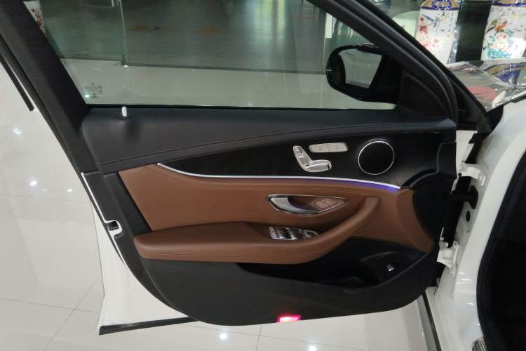 Used Mercedes-Benz E-Class 2018 E 200 L Sport Edition Interior 5