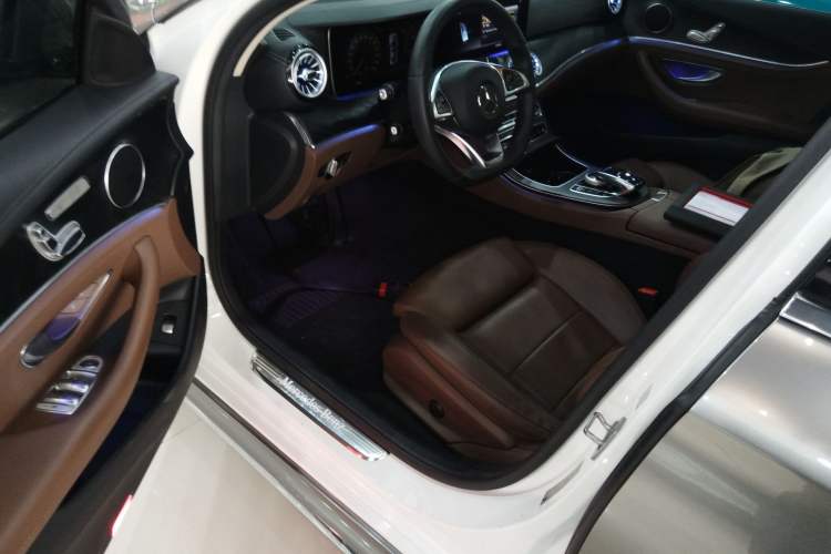 Used Mercedes-Benz E-Class 2018 E 200 L Sport Edition Interior 7