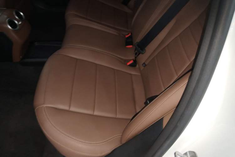Used Mercedes-Benz E-Class 2018 E 200 L Sport Edition Interior 8