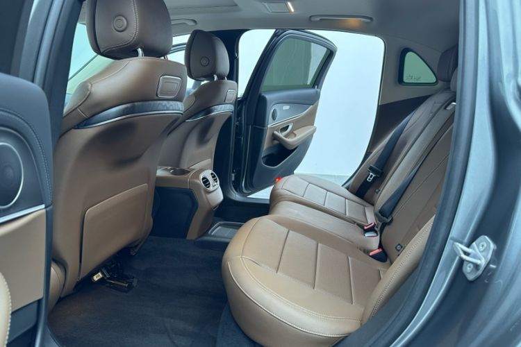 Used Mercedes-Benz E-Class 2018 Facelift E 200 L Sport Edition Interior 9