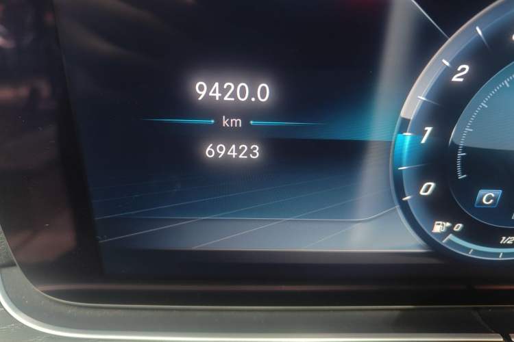 Used Mercedes-Benz E-Class 2018 Restyled E 300 L Sporty and Stylish Edition Odometer Close Up