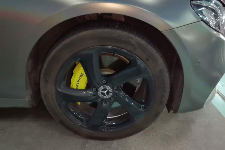 Used Mercedes-Benz E-Class 2018 E 300 L Sport Luxury Edition Right Front Wheel Hub