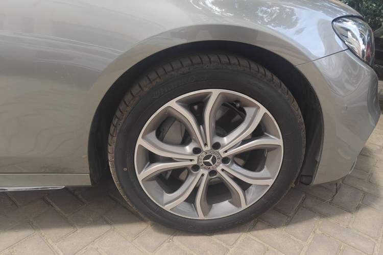 Used Mercedes-Benz E-Class 2018 Restyled E 300 L Sporty and Stylish Edition Right Front Wheel Hub