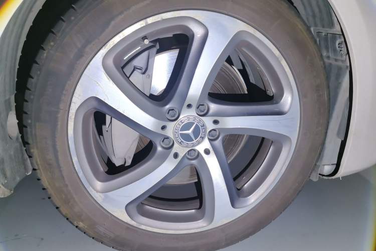 Used Mercedes-Benz E-Class 2018 Restyled E 300 L Sport Luxury Edition Right Front Wheel Hub