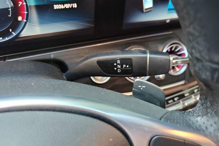 Used Mercedes-Benz E-Class 2018 Restyled E 300 L Sporty and Stylish Edition Gear Lever