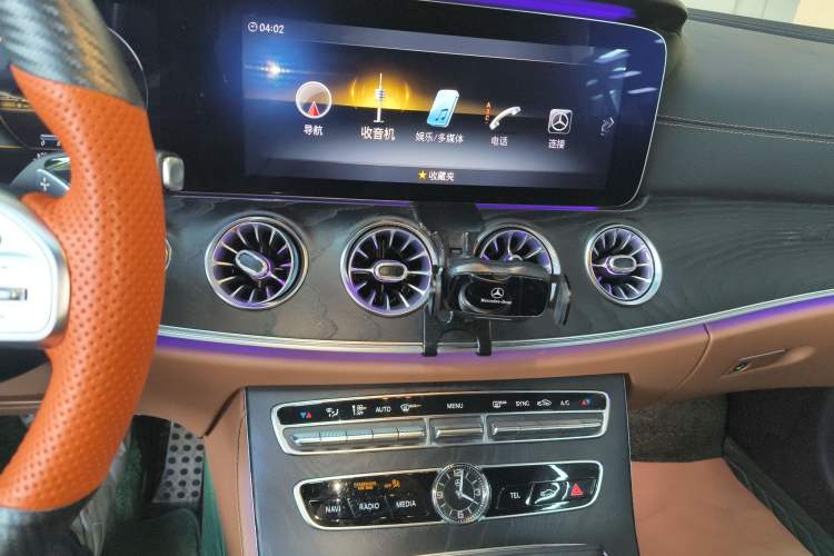 Used Mercedes-Benz E-Class 2018 E 200 4MATIC Convertible Coupe Audio And AC Panel