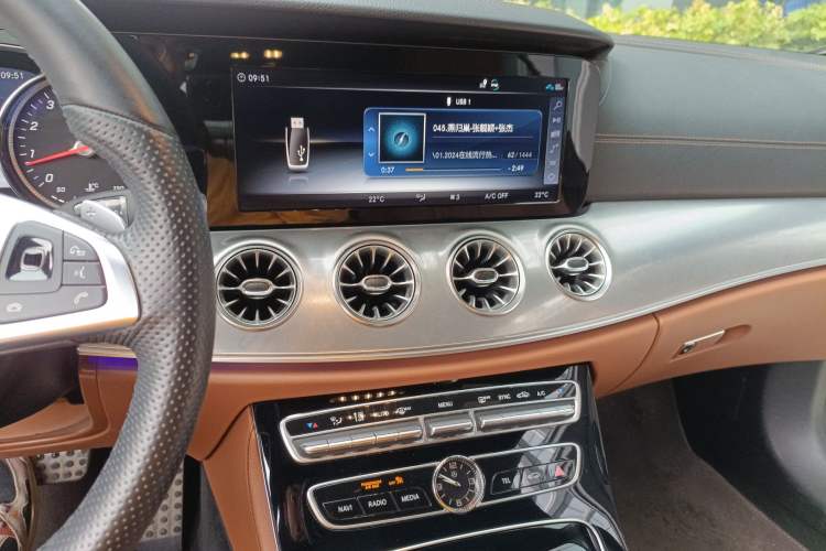 Used Mercedes-Benz E-Class 2018 E 200 4MATIC Coupe Audio And AC Panel