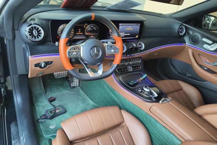Used Mercedes-Benz E-Class 2018 E 200 4MATIC Convertible Coupe Center Console