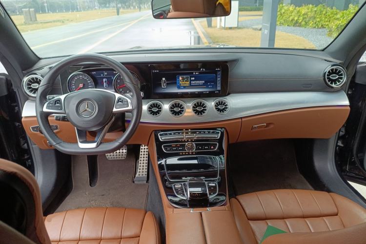Used Mercedes-Benz E-Class 2018 E 200 4MATIC Coupe Center Console