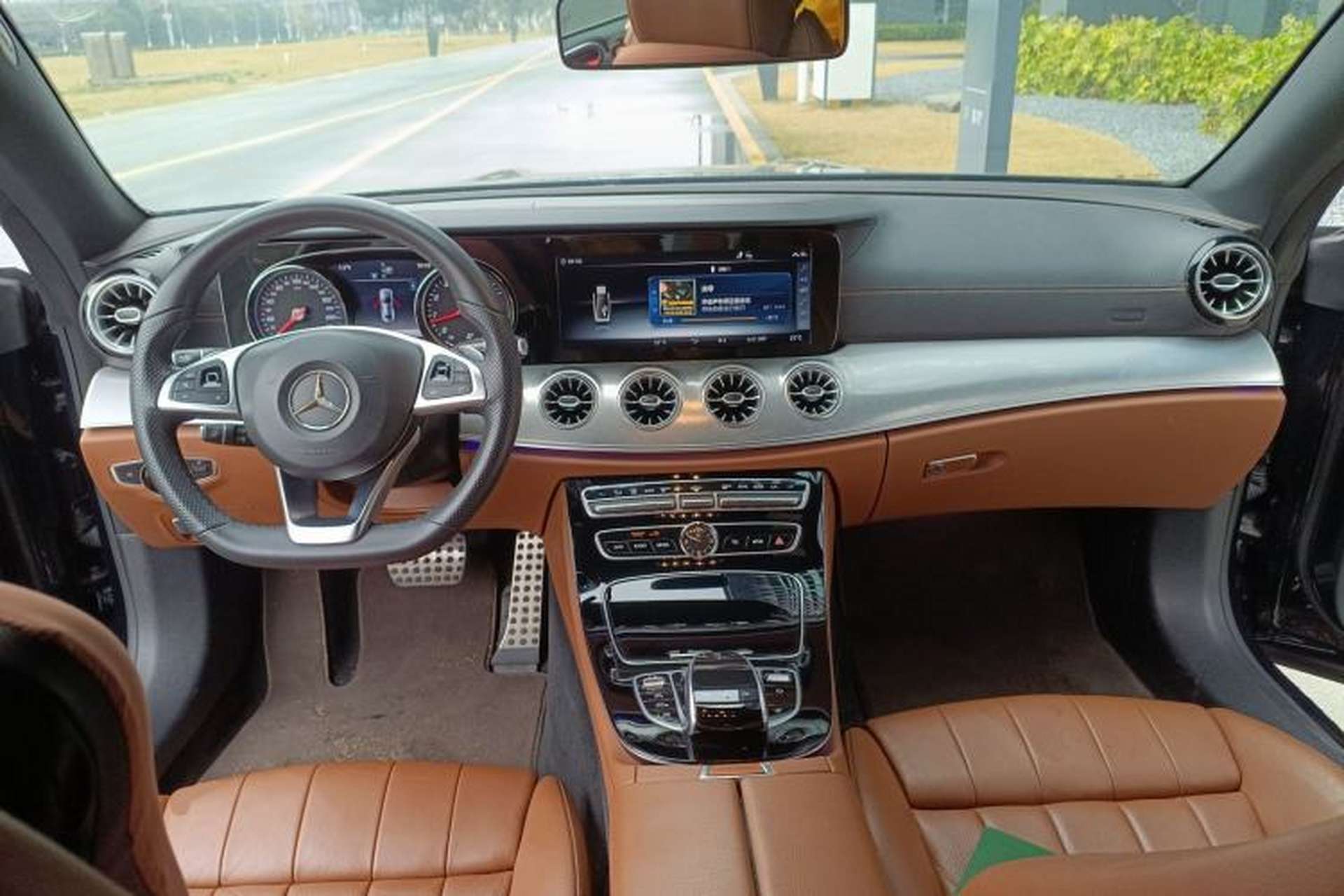 Used Mercedes-Benz E-Class 2018 E 200 4MATIC Coupe Center Console