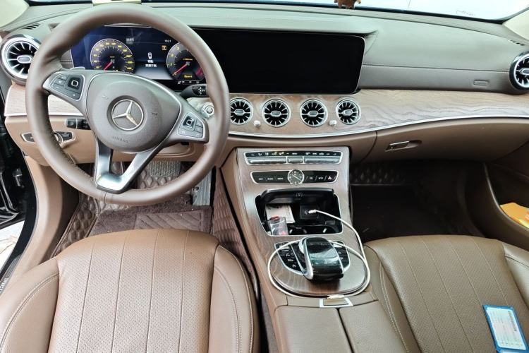 Used Mercedes-Benz E-Class 2018 E 300 L Luxury Model Center Console