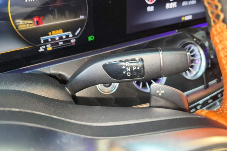 Used Mercedes-Benz E-Class 2018 E 200 4MATIC Convertible Coupe Gear Lever