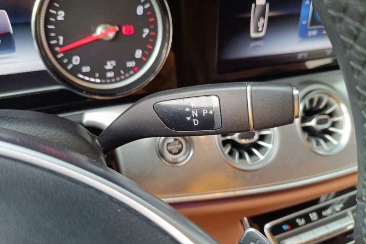 Used Mercedes-Benz E-Class 2018 E 200 4MATIC Coupe Gear Lever