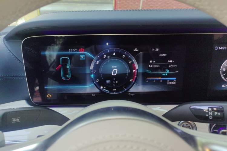 Used Mercedes-Benz E-Class 2018 E 200 4MATIC Convertible Coupe Instrument Cluster